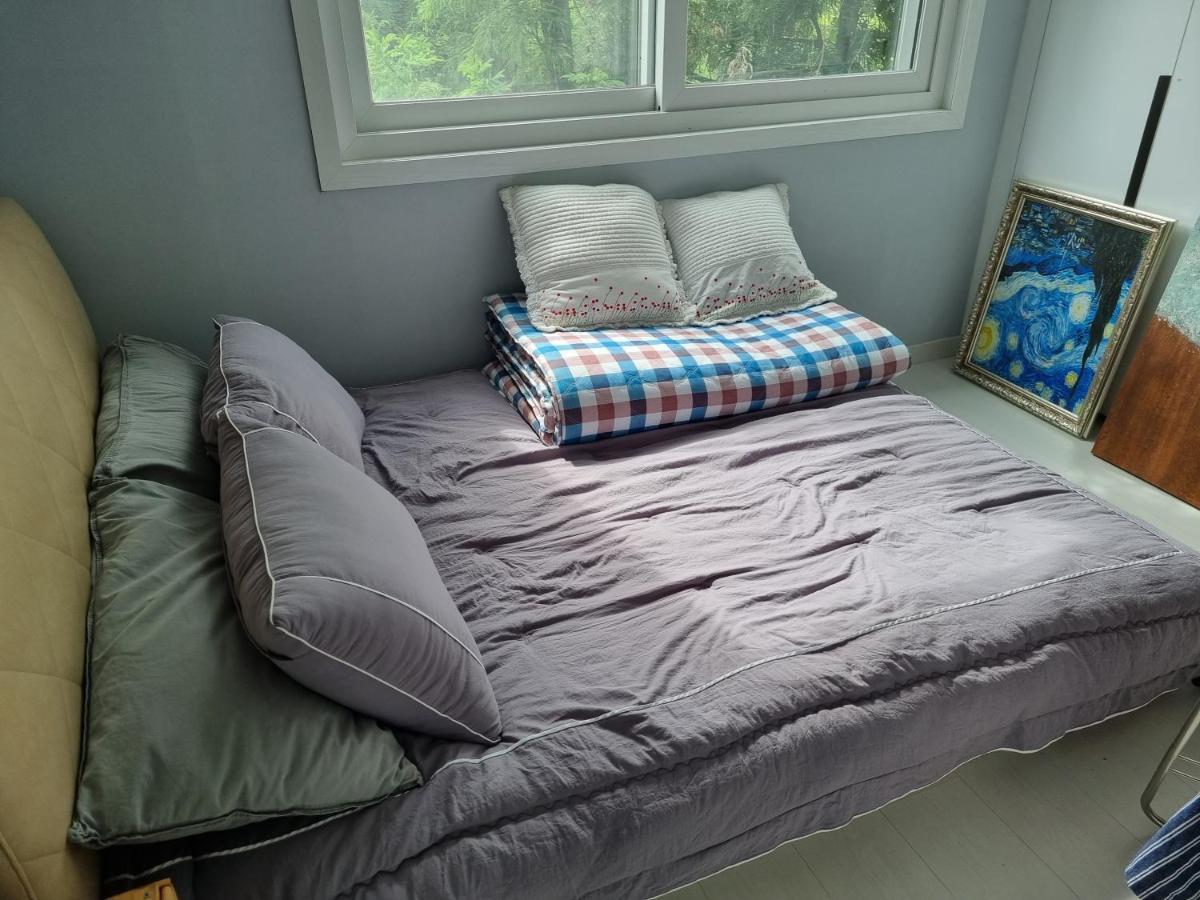 Gashi Sarang Bed & Breakfast Сеогвипо Екстериор снимка